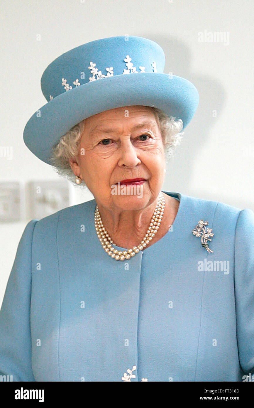 Enniskillen,Co Fermanagh,UK,l'Europa. 26 giugno 2012 di Sua Maestà la Regina Elisabetta II in apertura del nuovo ospedale a Enniskillen. Foto Stock