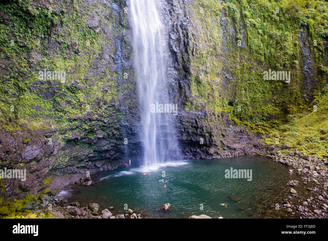 Nuotatori a hanakapiai falls Foto Stock