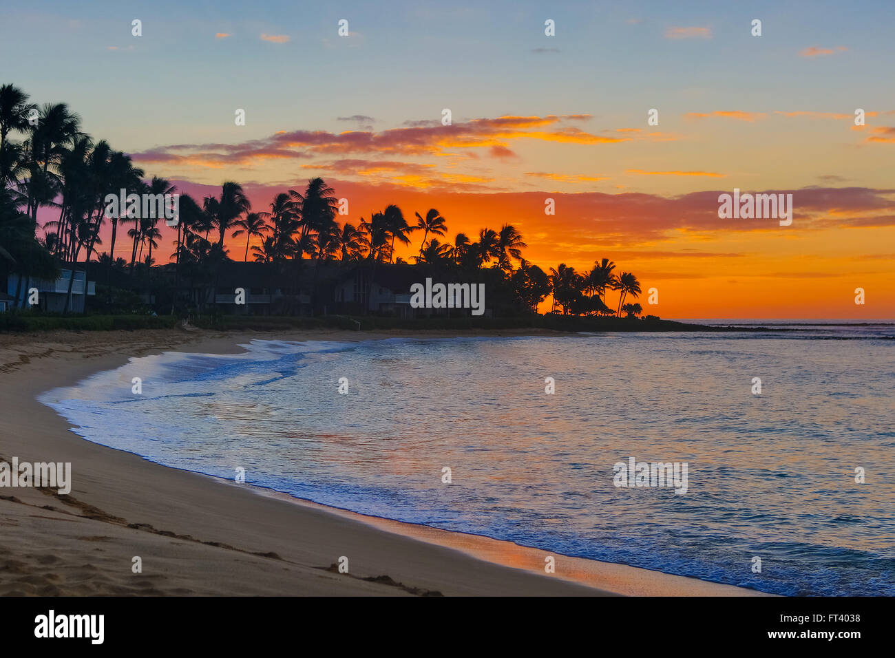 Vivace alba sopra la spiaggia di Poipu Beach Foto Stock