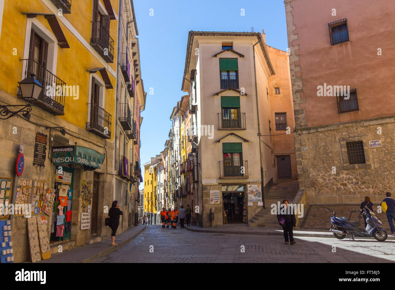Tipiche le strade e gli edifici della famosa città di Cuenca, Spagna Foto Stock