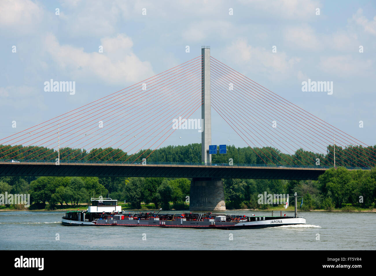 Deutschland, Renania settentrionale-Vestfalia, Bonn, Friedrich-Ebert-Brücke über den Rhein Foto Stock