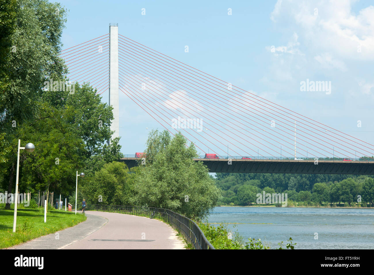 Deutschland, Renania settentrionale-Vestfalia, Bonn, Friedrich-Ebert-Brücke Foto Stock