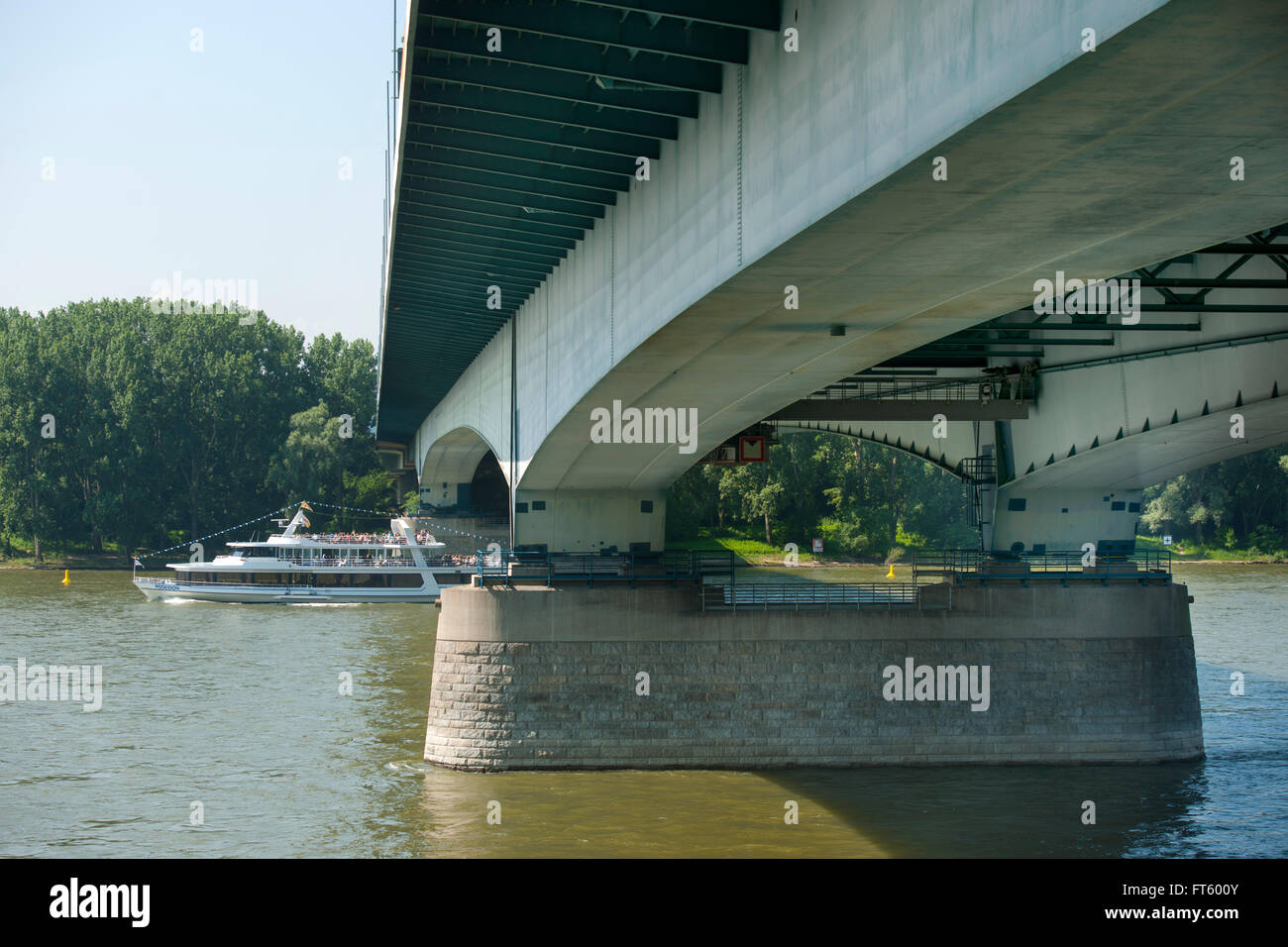 Deutschland, Renania settentrionale-Vestfalia, Bonn Konrad Adenauer-Brücke Foto Stock
