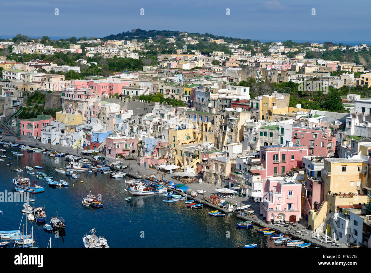 Marina di Corricella, vista di Terra Murata, Isola di Procida, Isole  flegrei, Golfo di Napoli, campania, Italy Foto stock - Alamy