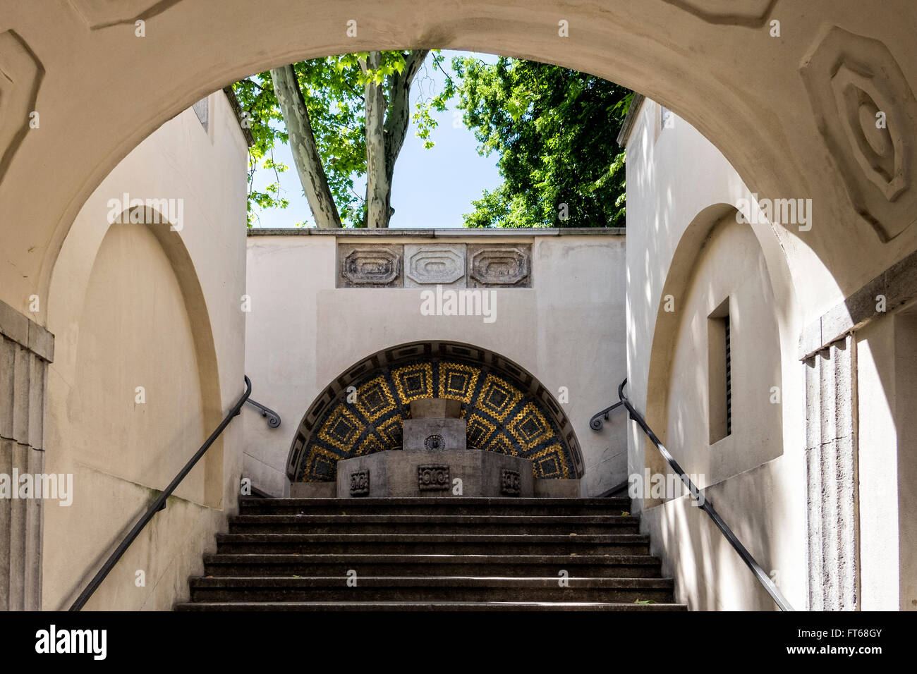 Berlino Prenzlauer Berg. Ristorante Pfefferbräu, beer garden & Brewery. Ingresso decorativo alla storica fabbrica di birra conosciuta per l'auto-infuso di birre artigianali Foto Stock