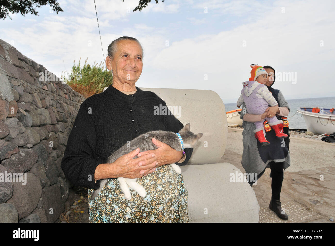 Lesbo, Grecia- Ottobre 20, 2015. Rifugiati e migranti arrivati a Lesbo in gommoni barche, rimangono nei campi profughi wai Foto Stock
