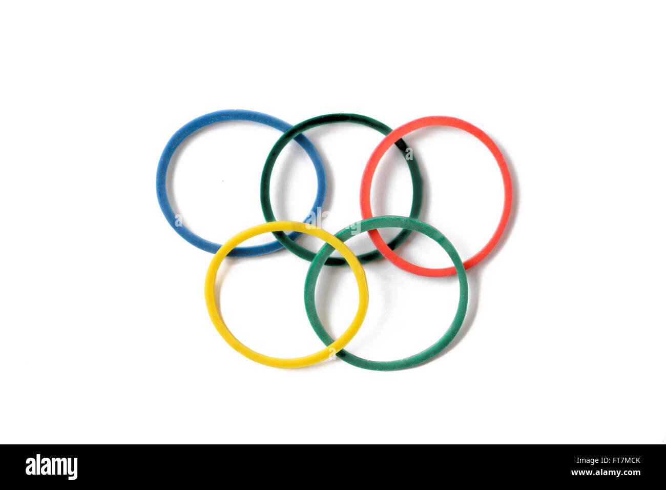 Elastico anelli olimpici isolati su sfondo bianco Foto Stock