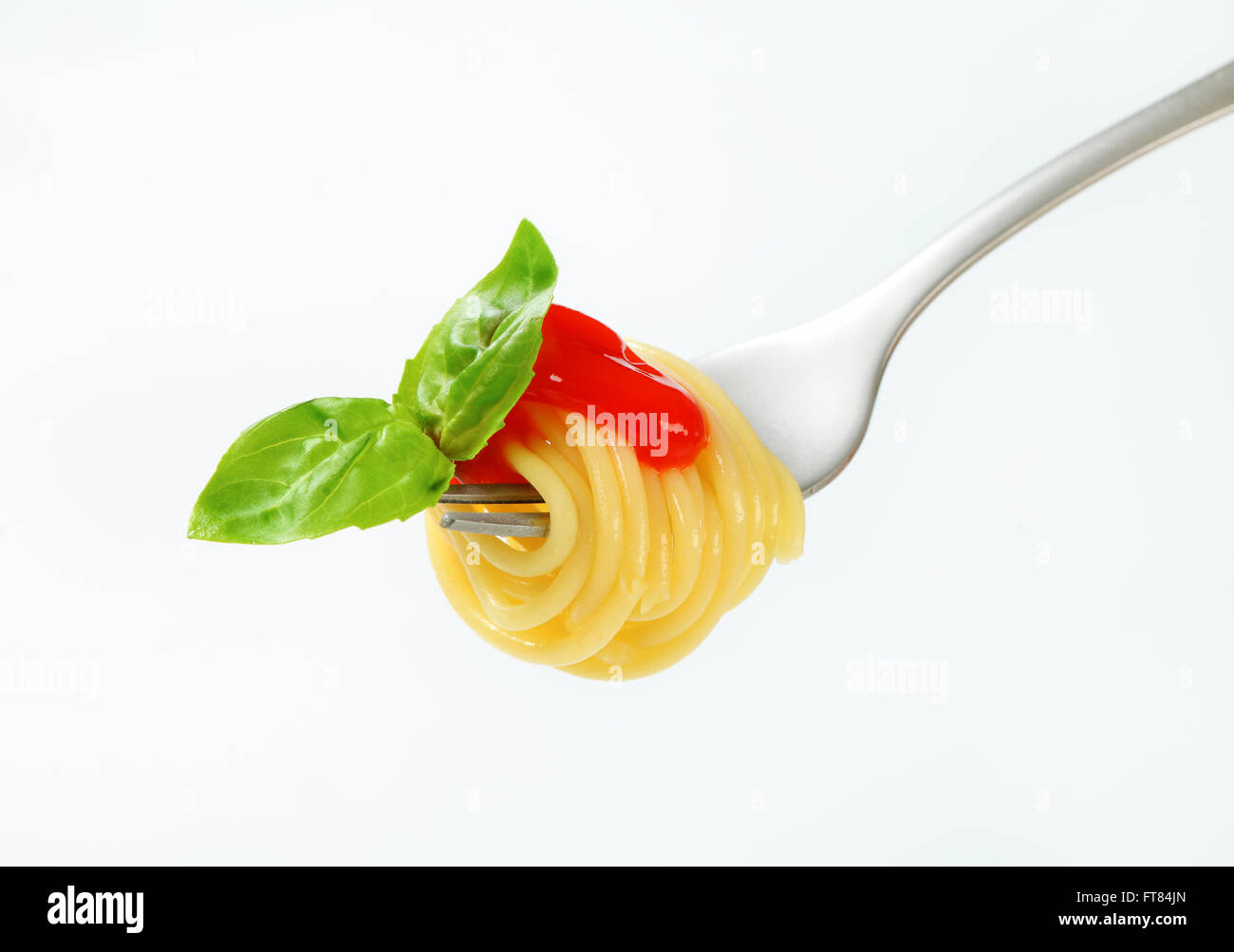 Spaghetti con ketchup twirled sulla forcella Foto Stock