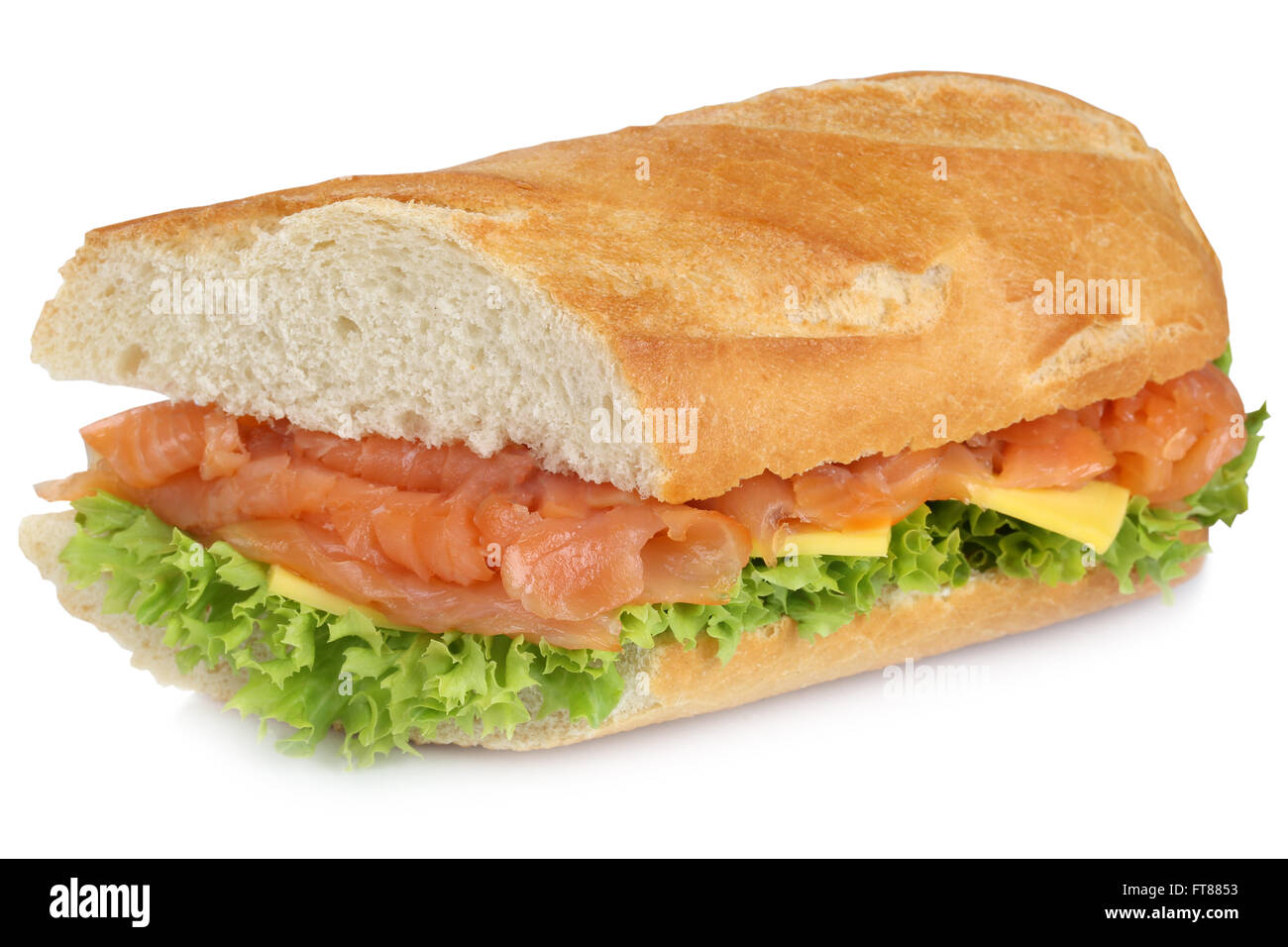 Sub baguette sandwich con salmone pesce, formaggio, pomodori e lattuga per colazione isolato su uno sfondo bianco Foto Stock