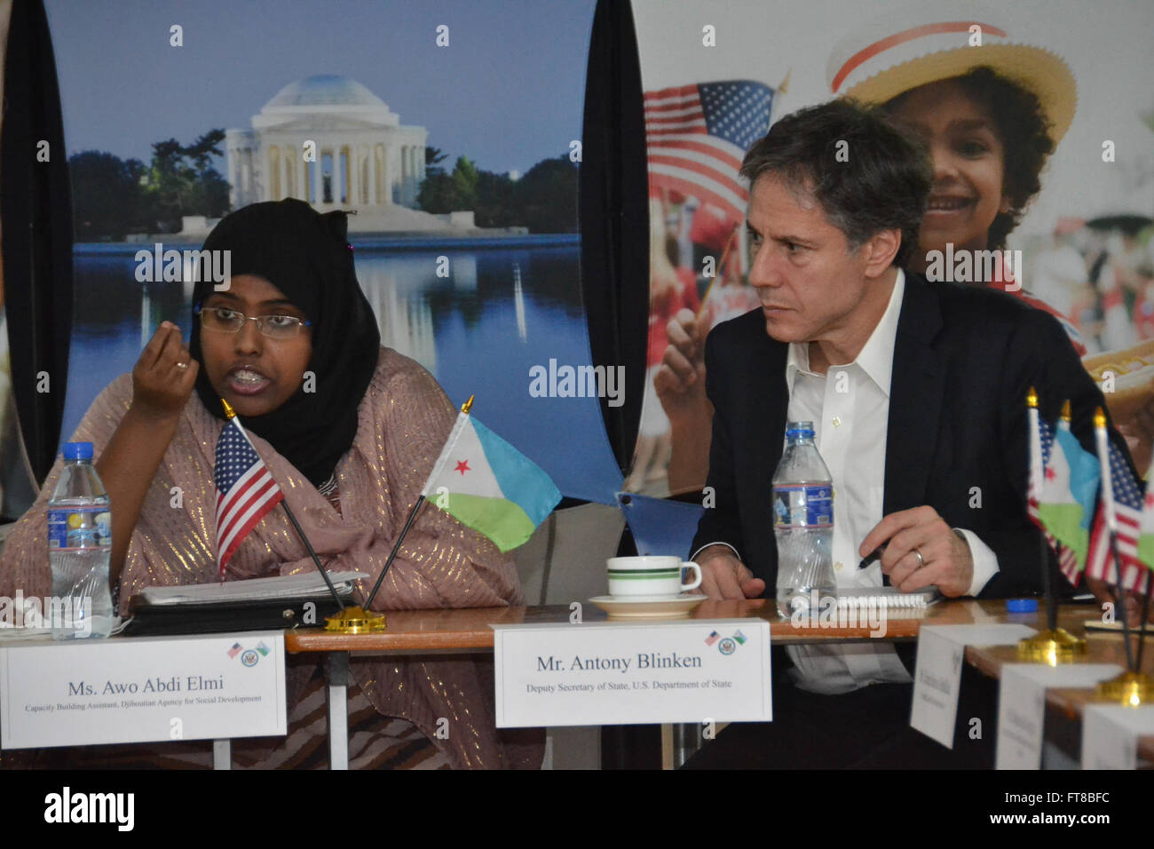 L'8 febbraio 2016, il vicesegretario di Stato Antony Blinken ha partecipato a una discussione sulla lotta contro l'estremismo violento con i giovani Gibuti e gli ex allievi dell'iniziativa Young African Leaders (YALI) nella città di Gibuti. Foto Stock