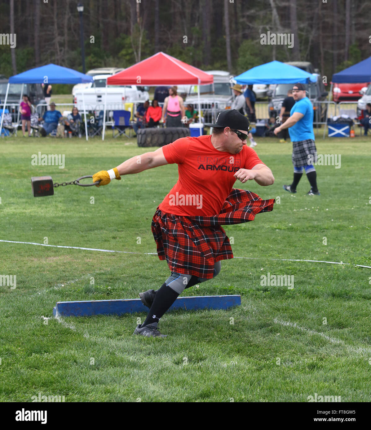 Un concorrente durante la cerimonia inaugurale dei Giochi delle Highland in Myrtle Beach South Carolina. Fotografato 19 Marzo 2016 presso il mercato Commons o Foto Stock