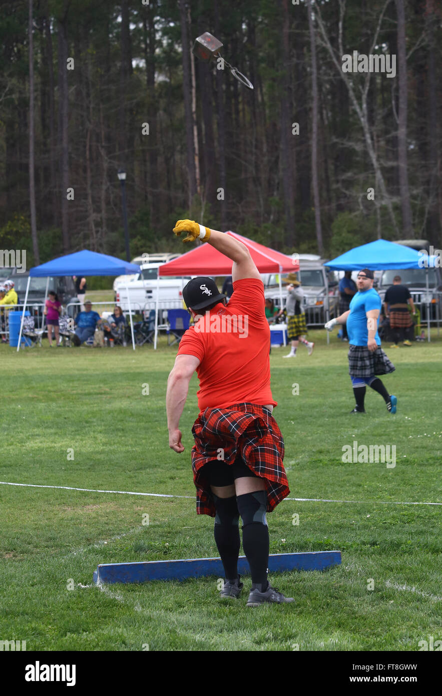 Un concorrente alla Inaugaral Highland Games in Myrtle Beach South Carolina. Fotografato 19 Marzo 2016 presso il mercato Commons o Foto Stock