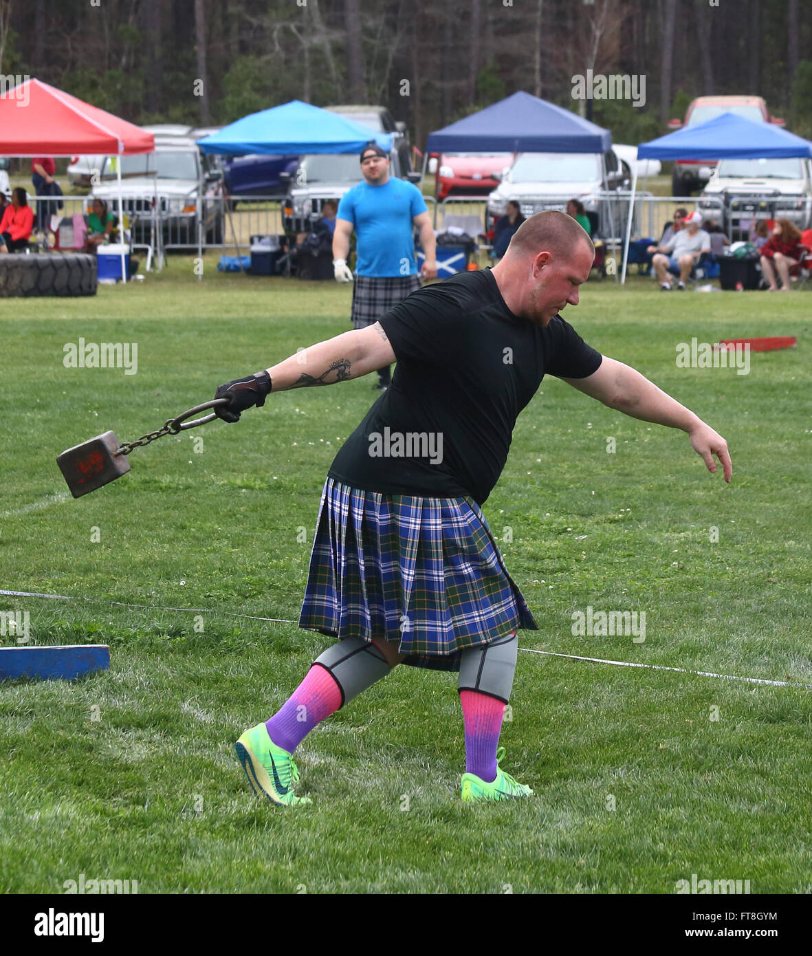 Un concorrente durante la cerimonia inaugurale dei Giochi delle Highland in Myrtle Beach South Carolina. Fotografato 19 Marzo 2016 presso il mercato Commons o Foto Stock