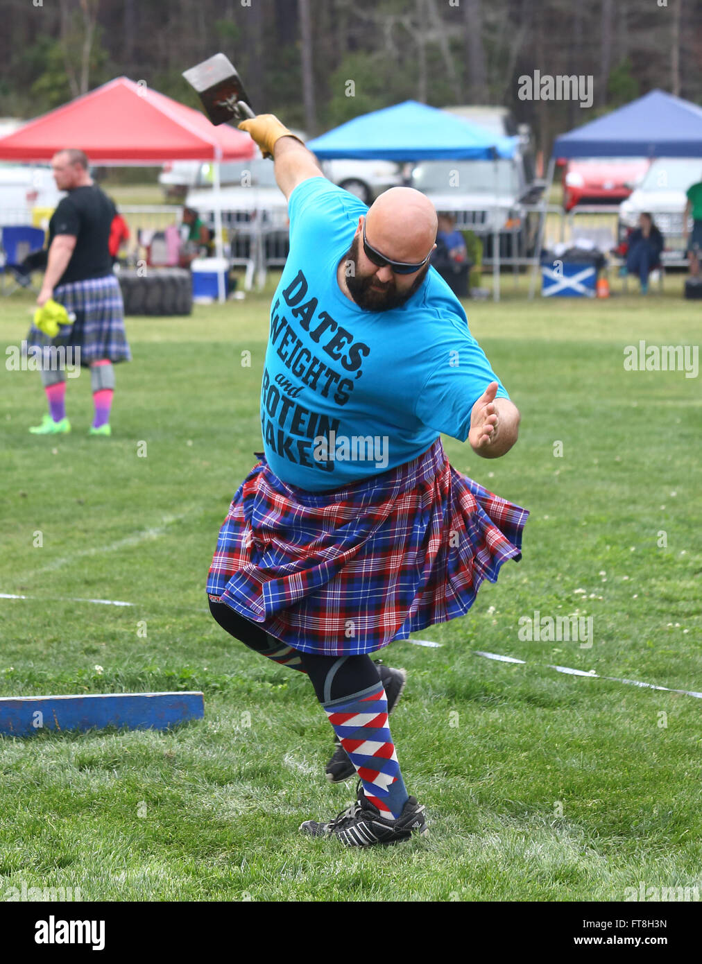 Un concorrente durante la cerimonia inaugurale dei Giochi delle Highland in Myrtle Beach South Carolina. Fotografato 19 Marzo 2016 presso il mercato Commons o Foto Stock