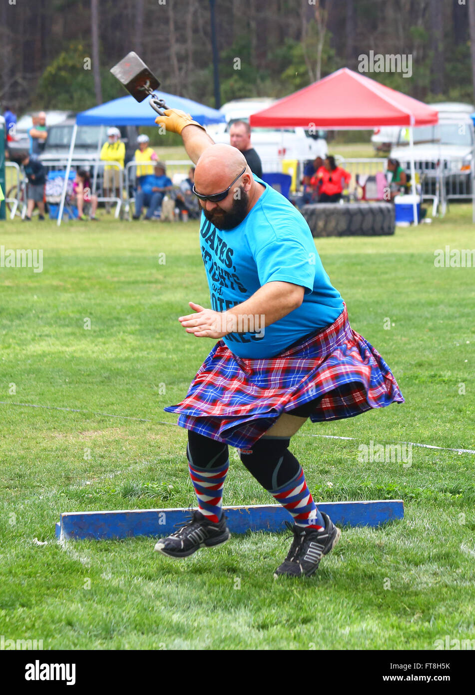 Un concorrente durante la cerimonia inaugurale dei Giochi delle Highland in Myrtle Beach South Carolina. Fotografato 19 Marzo 2016 presso il mercato Commons o Foto Stock