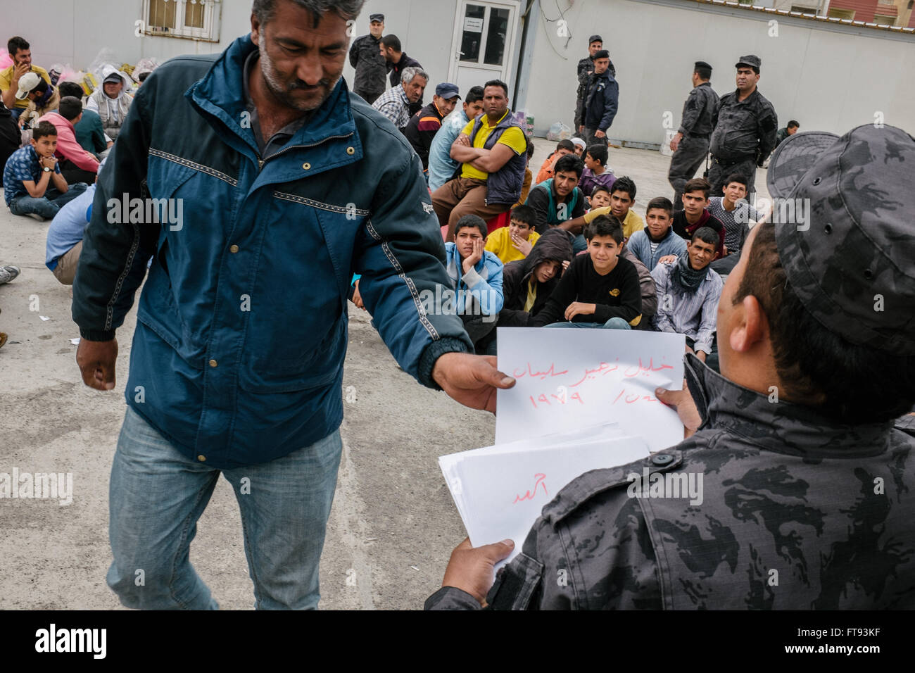 I rifugiati nel Kurdistan iracheno camp - 14/03/2016 - Iraq / Kurdistan iracheno - Centinaia di mendicanti di rifugiati, per la maggior parte bambini sono Foto Stock