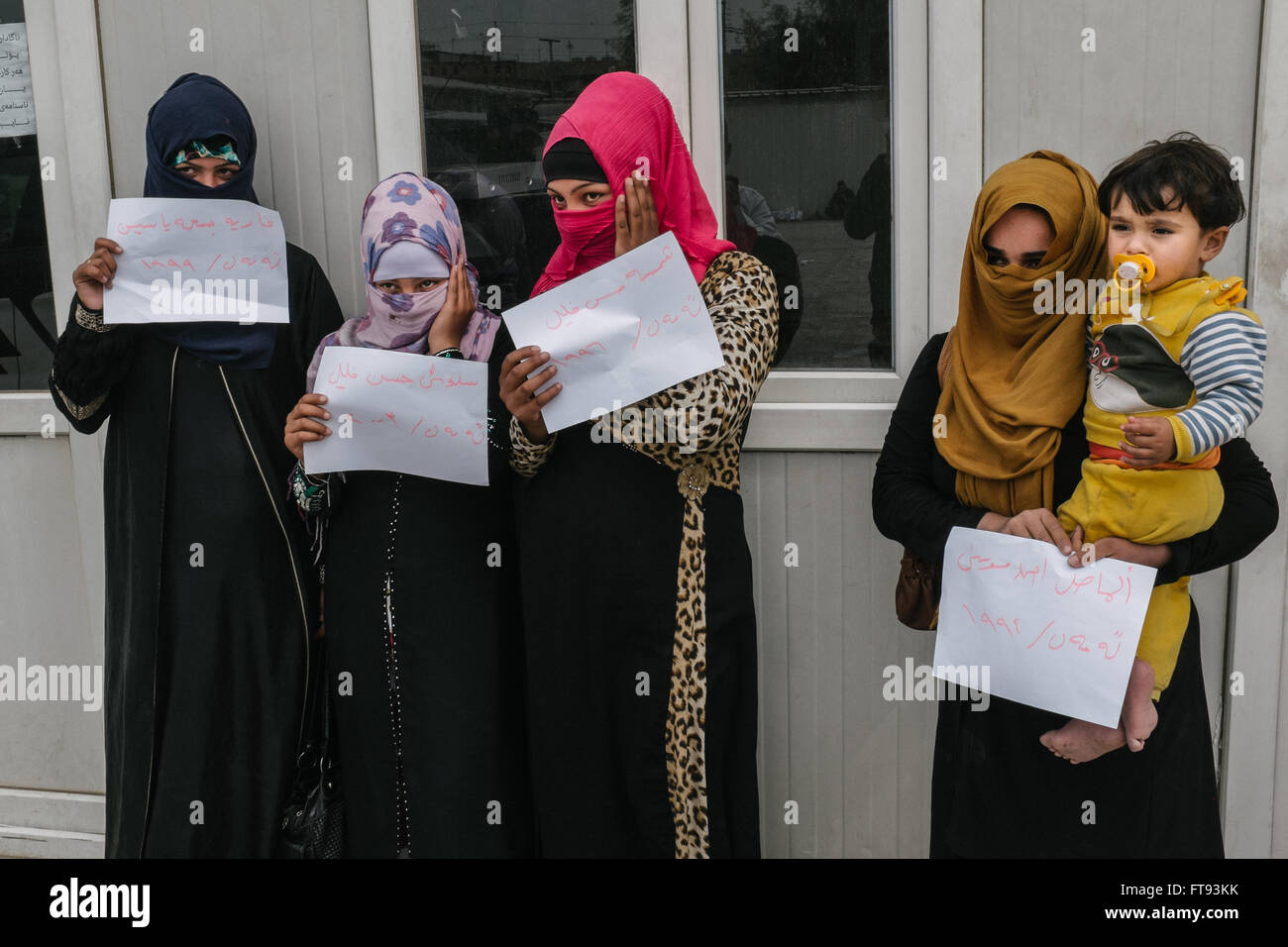 I rifugiati nel Kurdistan iracheno camp - 14/03/2016 - Iraq / Kurdistan iracheno - Centinaia di mendicanti di rifugiati, per la maggior parte bambini sono Foto Stock