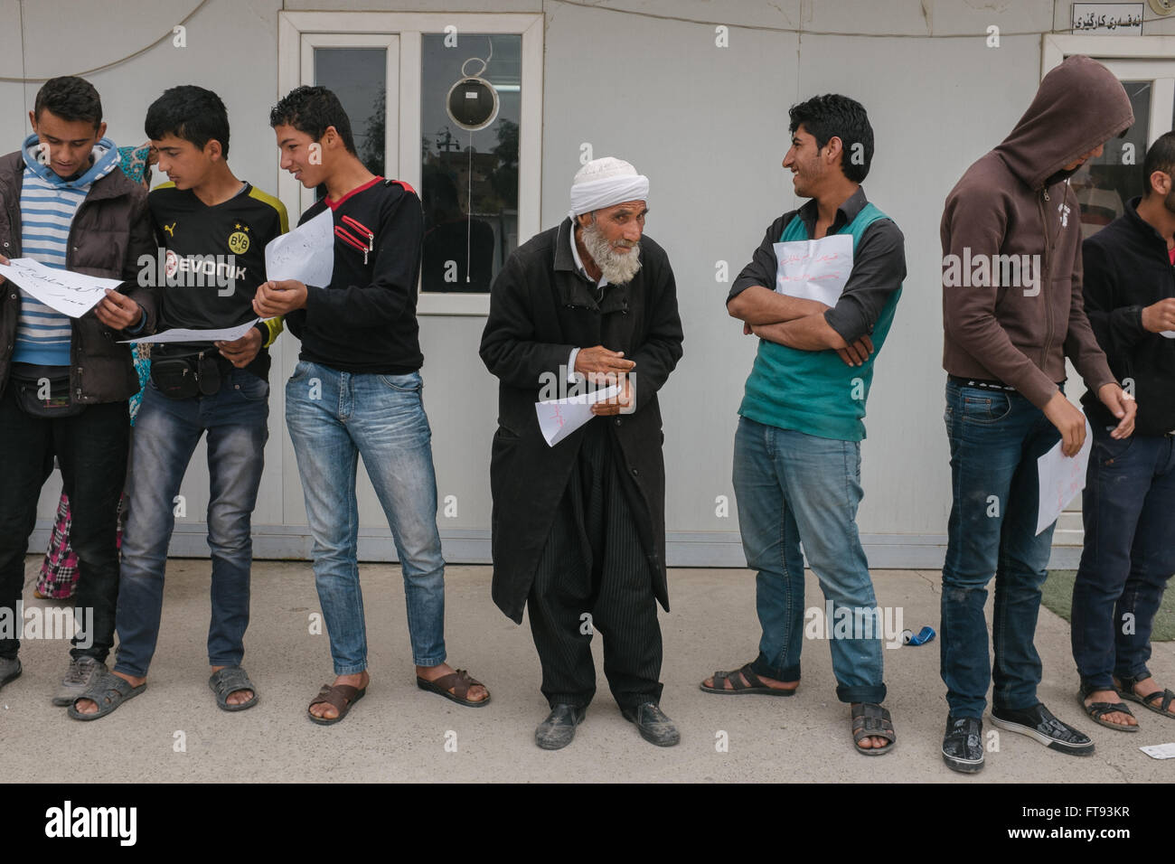 I rifugiati nel Kurdistan iracheno camp - 14/03/2016 - Iraq / Kurdistan iracheno - Centinaia di mendicanti di rifugiati, per la maggior parte bambini sono Foto Stock