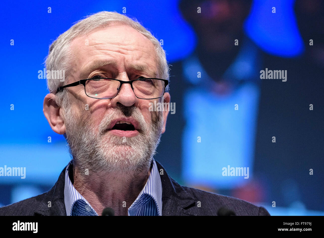 Jeremy Corbyn risolve l'Unione nazionale degli insegnanti Conferenza annuale sul 25/03/2016 al Centro di Brighton e Brighton. Nella foto: Jeremy Corbyn indirizzato alla conferenza sul suo giorno di apertura. Foto di Julie Edwards/Alamy Live News Foto Stock