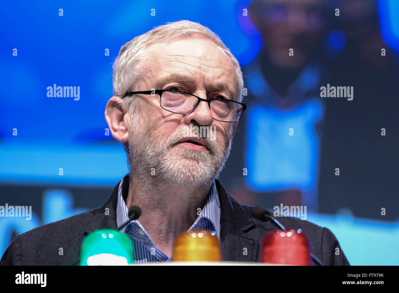 Jeremy Corbyn risolve l'Unione nazionale degli insegnanti Conferenza annuale sul 25/03/2016 al Centro di Brighton e Brighton. Nella foto: Jeremy Corbyn indirizzato alla conferenza sul suo giorno di apertura. Foto di Julie Edwards/Alamy Live News Foto Stock