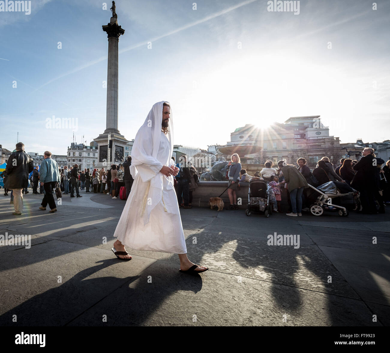 Londra, Regno Unito. 25 marzo, 2016. La passione di Gesù giocare da Wintershall giocatori a Londra in Trafalgar Square il Venerdì Santo Credito: Guy Corbishley/Alamy Live News Foto Stock