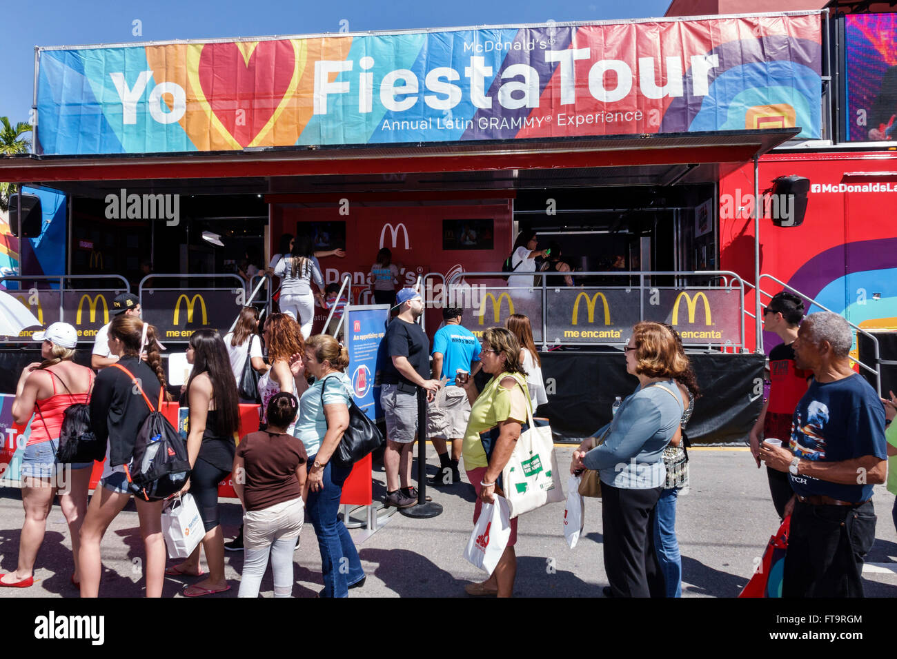 Miami Florida,Coral Gables,Carnevale Miracle Mile,Street festival,celebrazione annuale,McDonald's ispanico,ristorante ristoranti ristorazione ca Foto Stock