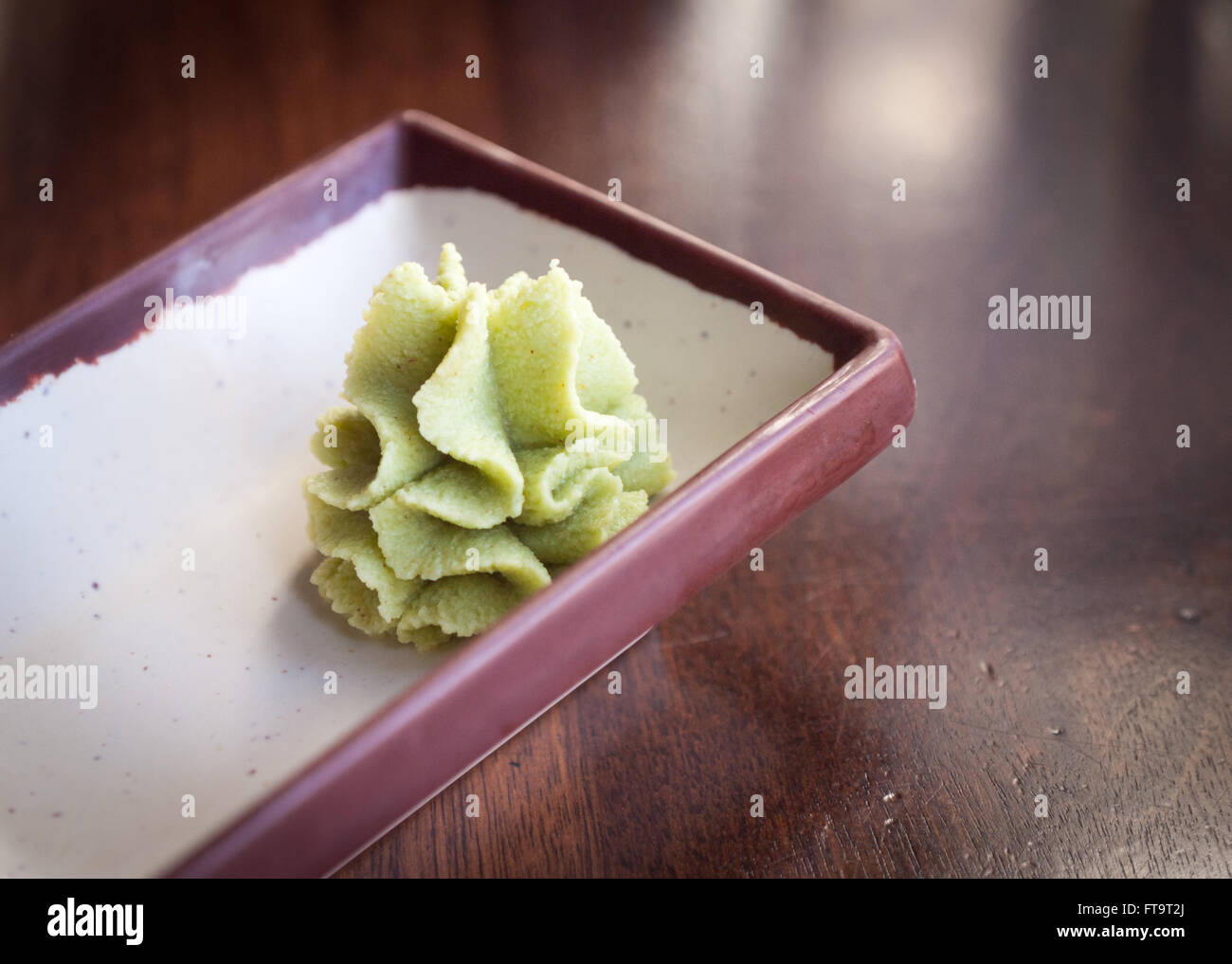 Imitazione wasabi (seiyo-wasabi) incollare. Foto Stock