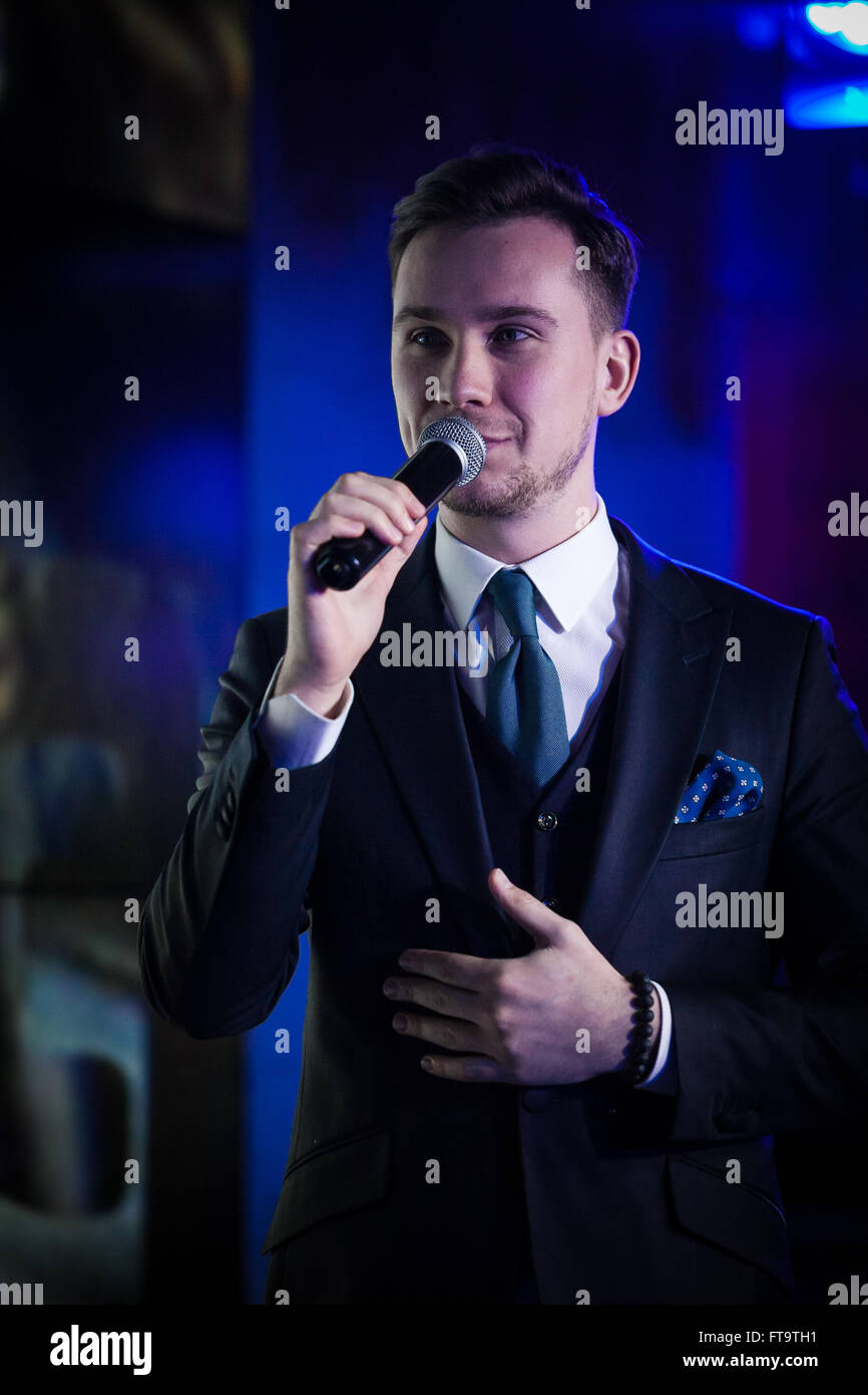 Mosca, Russia - 23 March, 2016 : Presentazione del video musicale su un brano Ukrou (traduzione dal russo: copertina) dalla famosa hip hop cantante Andrey Menšikov noto come Ligalize MC. Evento ha avuto luogo presso il Royal Arbat Bar Foto Stock