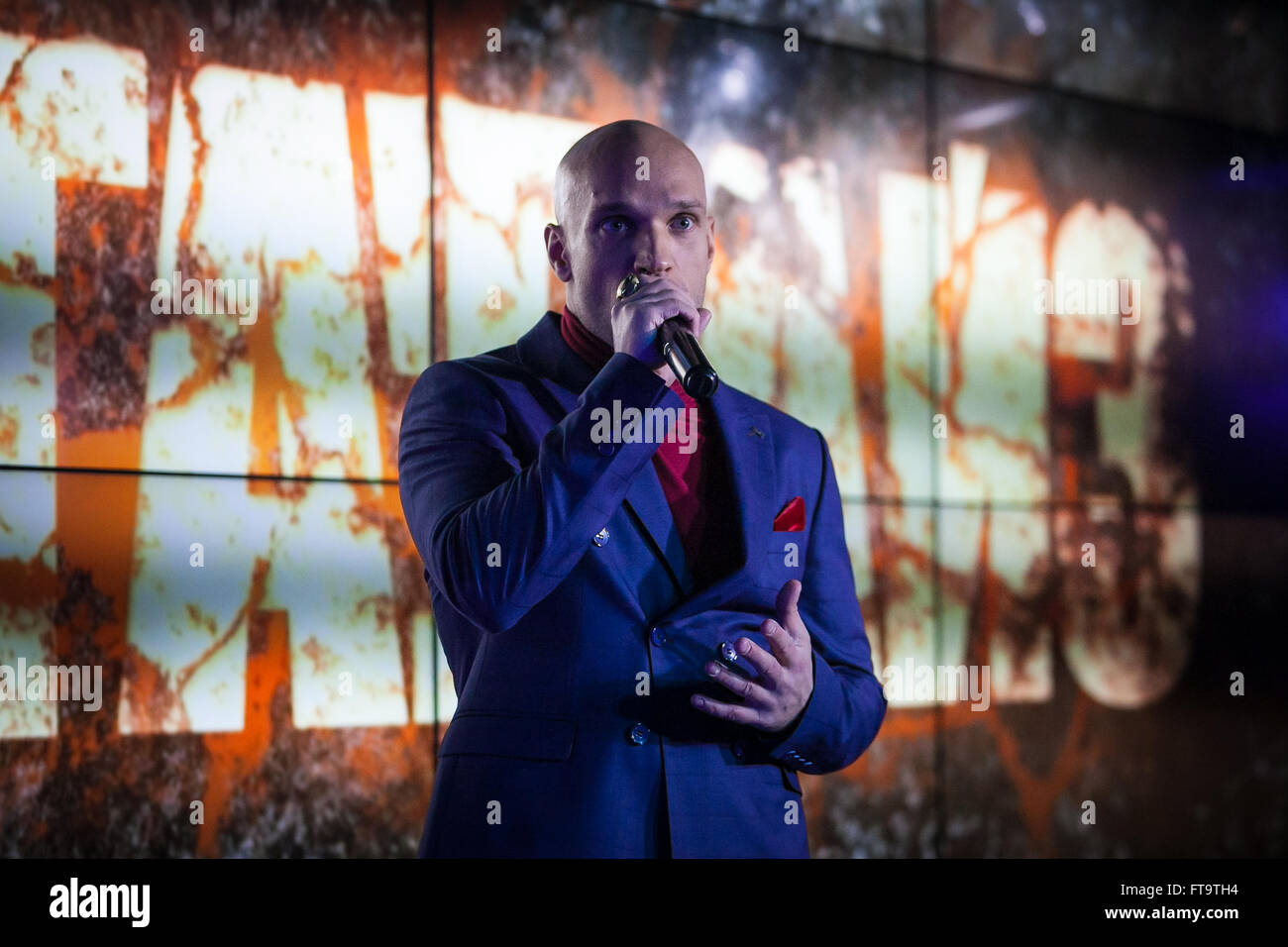 Mosca, Russia - 23 March, 2016 : Presentazione del video musicale su un brano Ukrou (traduzione dal russo: copertina) dalla famosa hip hop cantante Andrey Menšikov noto come Ligalize MC. Evento ha avuto luogo presso il Royal Arbat Bar Foto Stock