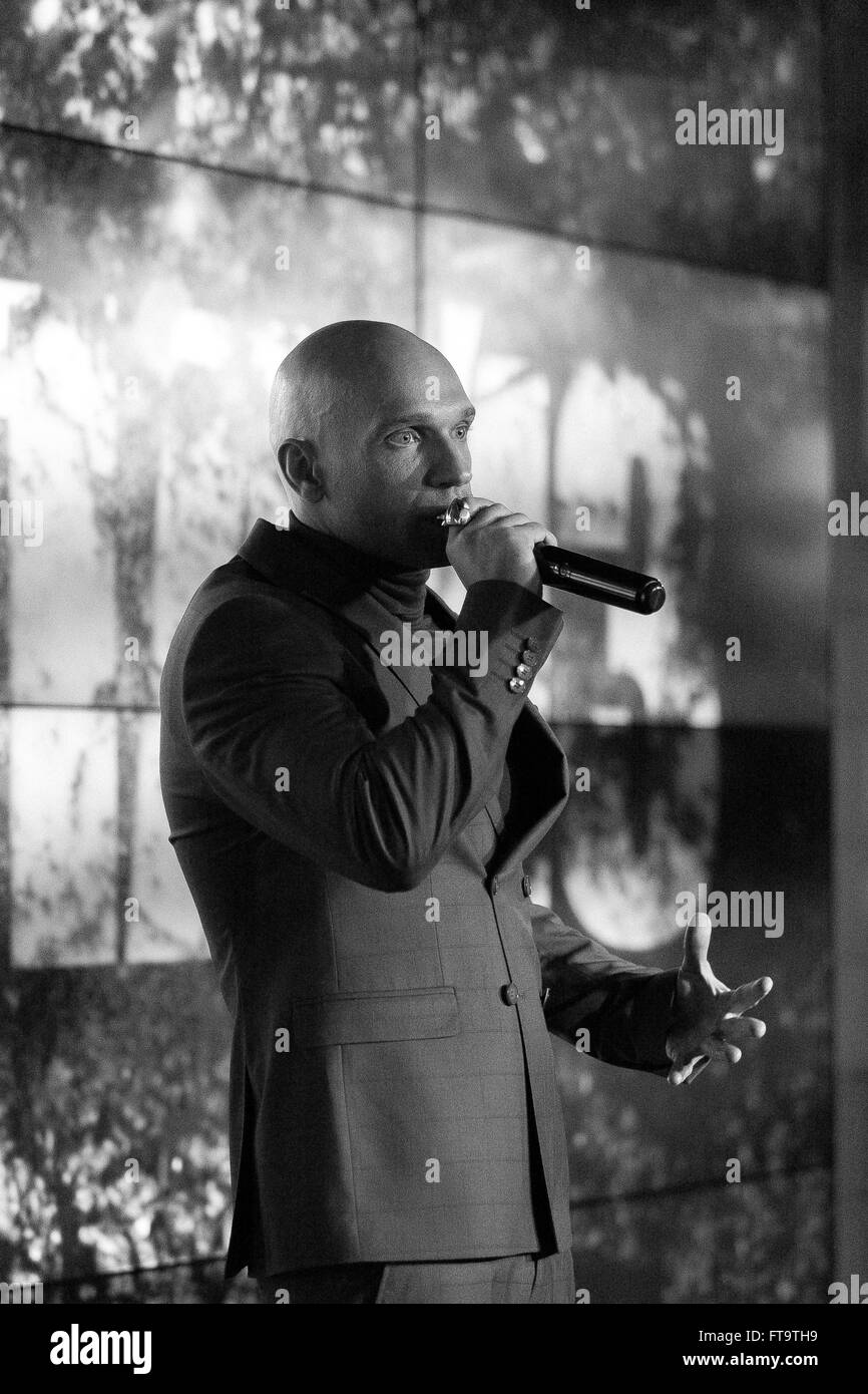 Mosca, Russia - 23 March, 2016 : Presentazione del video musicale su un brano Ukrou (traduzione dal russo: copertina) dalla famosa hip hop cantante Andrey Menšikov noto come Ligalize MC. Evento ha avuto luogo presso il Royal Arbat Bar Foto Stock