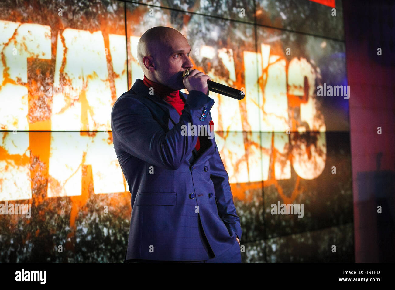 Mosca, Russia - 23 March, 2016 : Presentazione del video musicale su un brano Ukrou (traduzione dal russo: copertina) dalla famosa hip hop cantante Andrey Menšikov noto come Ligalize MC. Evento ha avuto luogo presso il Royal Arbat Bar Foto Stock