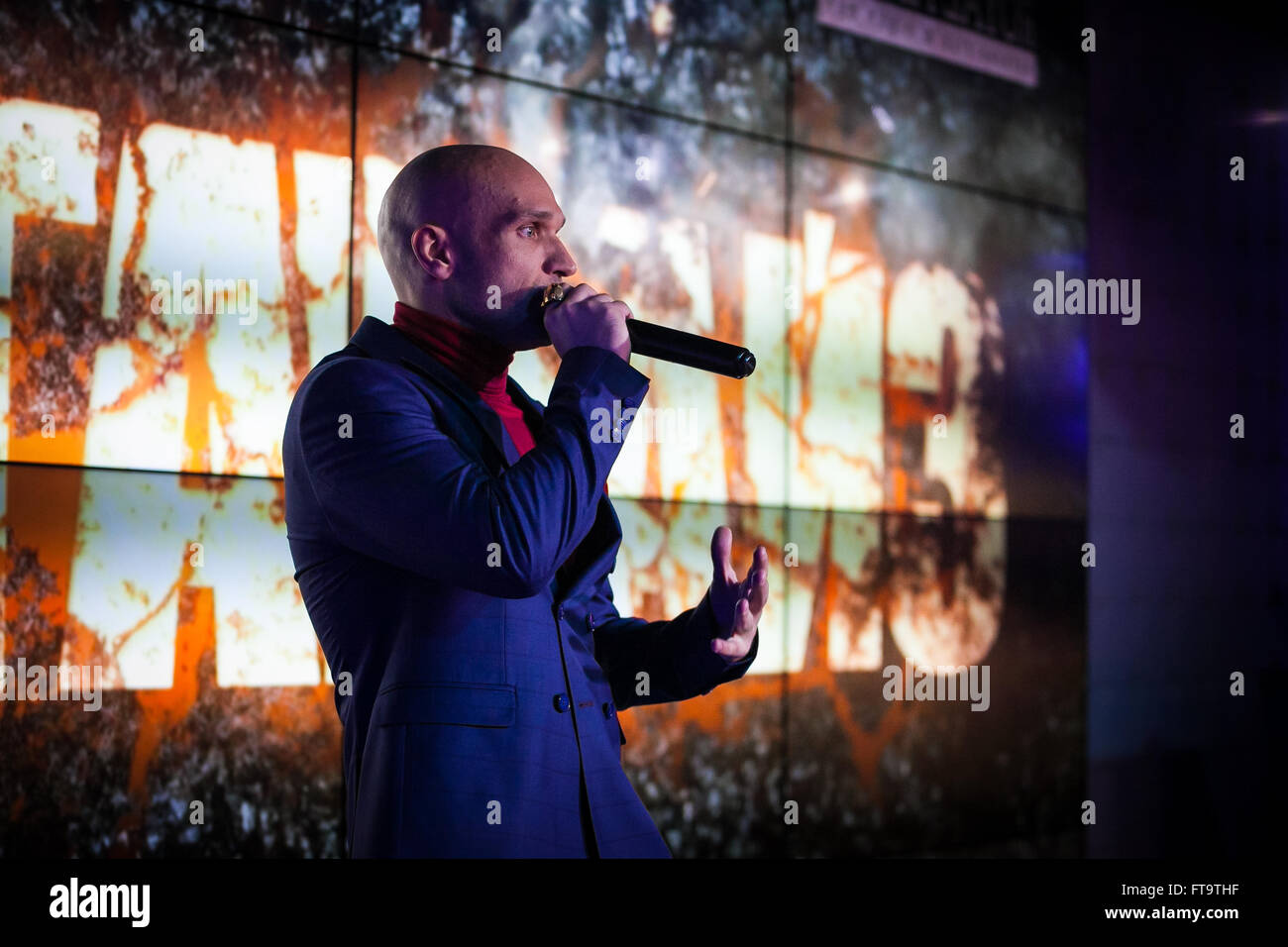 Mosca, Russia - 23 March, 2016 : Presentazione del video musicale su un brano Ukrou (traduzione dal russo: copertina) dalla famosa hip hop cantante Andrey Menšikov noto come Ligalize MC. Evento ha avuto luogo presso il Royal Arbat Bar Foto Stock