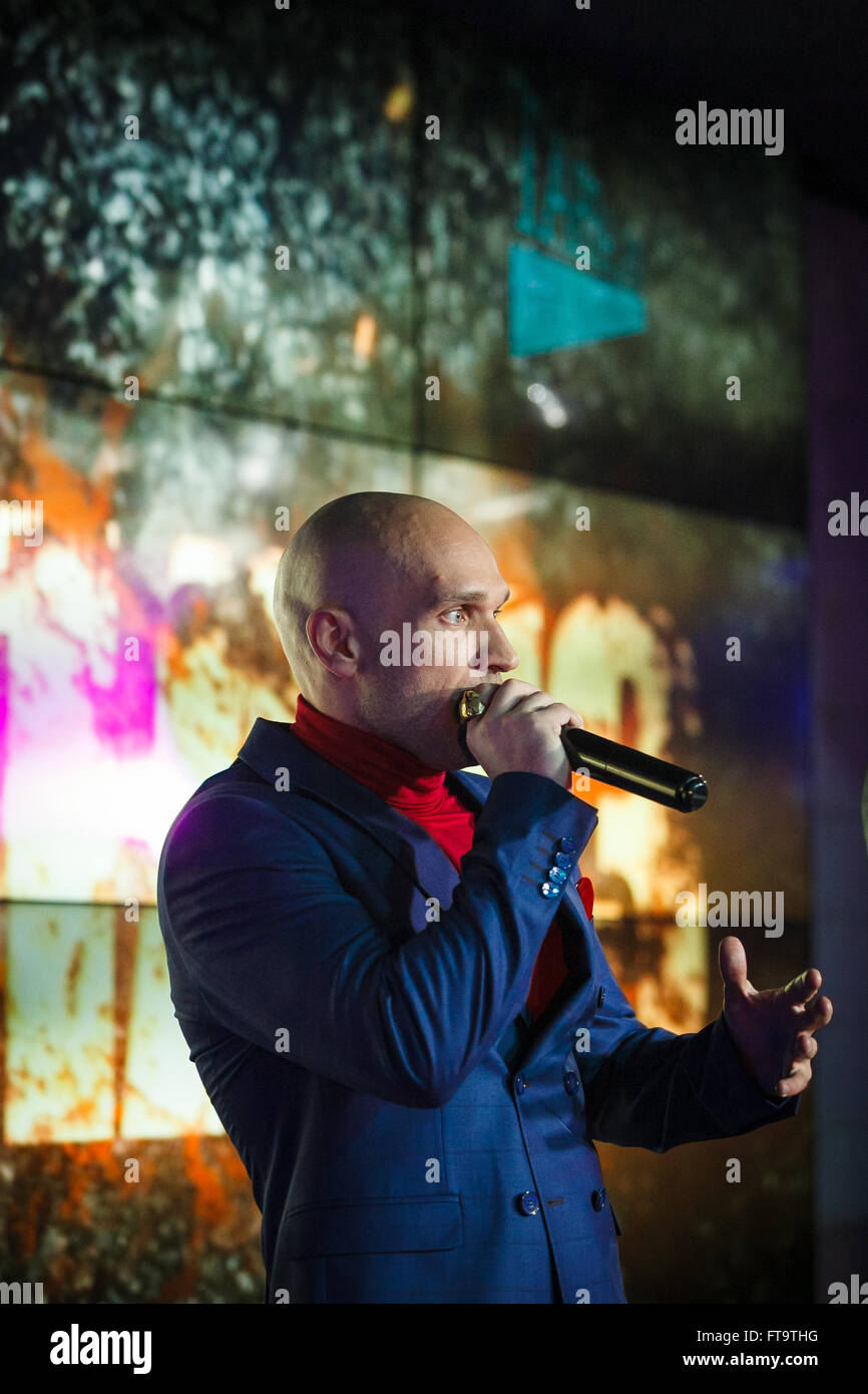 Mosca, Russia - 23 March, 2016 : Presentazione del video musicale su un brano Ukrou (traduzione dal russo: copertina) dalla famosa hip hop cantante Andrey Menšikov noto come Ligalize MC. Evento ha avuto luogo presso il Royal Arbat Bar Foto Stock