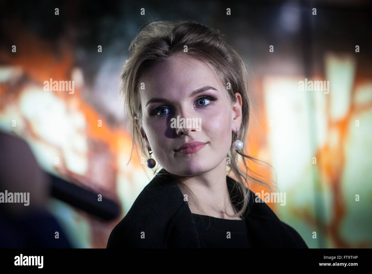 Mosca, Russia - 23 March, 2016 : Attrice Marusya Fomina alla presentazione della sua musica video con la famosa hip hop cantante Andrey Menšikov noto come Ligalize MC. Evento ha avuto luogo presso il Royal Arbat Bar Foto Stock