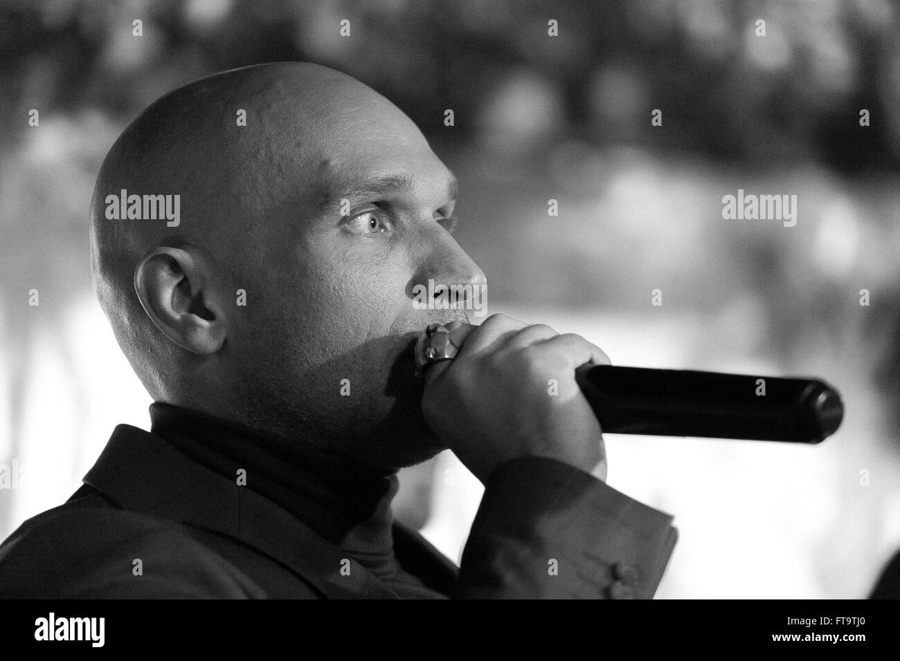 Mosca, Russia - 23 March, 2016 : Presentazione del video musicale su un brano Ukrou (traduzione dal russo: copertina) dalla famosa hip hop cantante Andrey Menšikov noto come Ligalize MC. Evento ha avuto luogo presso il Royal Arbat Bar Foto Stock