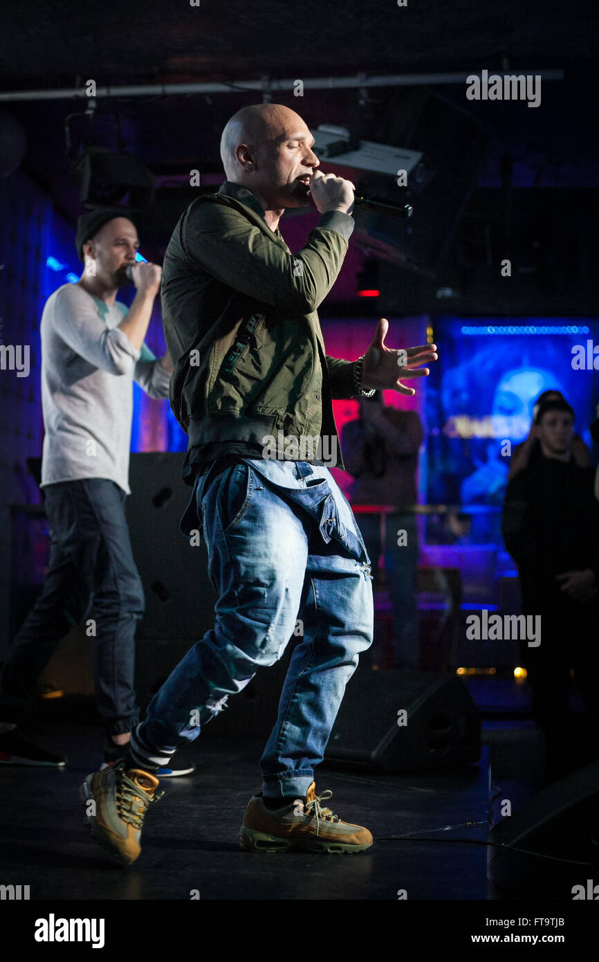 Mosca, Russia - 23 March, 2016 : Presentazione del video musicale su un brano Ukrou (traduzione dal russo: copertina) dalla famosa hip hop cantante Andrey Menšikov noto come Ligalize MC. Evento ha avuto luogo presso il Royal Arbat Bar Foto Stock