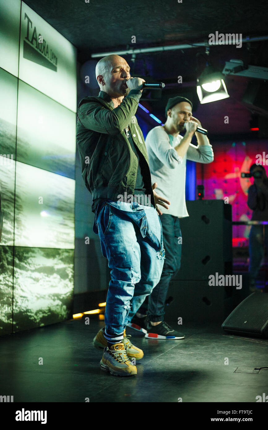 Mosca, Russia - 23 March, 2016 : Presentazione del video musicale su un brano Ukrou (traduzione dal russo: copertina) dalla famosa hip hop cantante Andrey Menšikov noto come Ligalize MC. Evento ha avuto luogo presso il Royal Arbat Bar Foto Stock