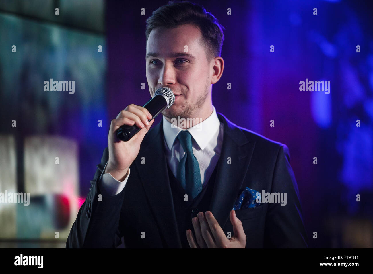 Mosca, Russia - 23 March, 2016 : Presentazione del video musicale su un brano Ukrou (traduzione dal russo: copertina) dalla famosa hip hop cantante Andrey Menšikov noto come Ligalize MC. Evento ha avuto luogo presso il Royal Arbat Bar Foto Stock
