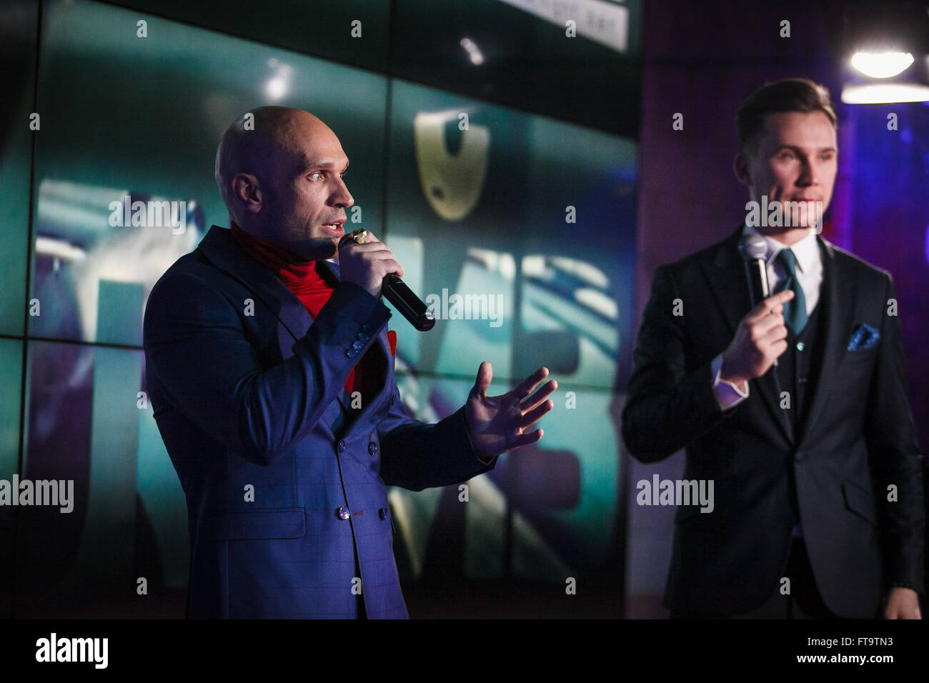 Mosca, Russia - 23 March, 2016 : Presentazione del video musicale su un brano Ukrou (traduzione dal russo: copertina) dalla famosa hip hop cantante Andrey Menšikov noto come Ligalize MC. Evento ha avuto luogo presso il Royal Arbat Bar Foto Stock