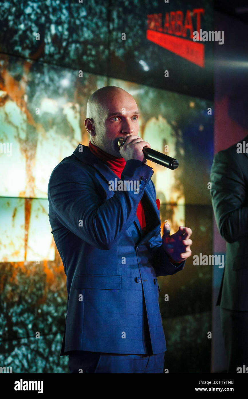 Mosca, Russia - 23 March, 2016 : Presentazione del video musicale su un brano Ukrou (traduzione dal russo: copertina) dalla famosa hip hop cantante Andrey Menšikov noto come Ligalize MC. Evento ha avuto luogo presso il Royal Arbat Bar Foto Stock
