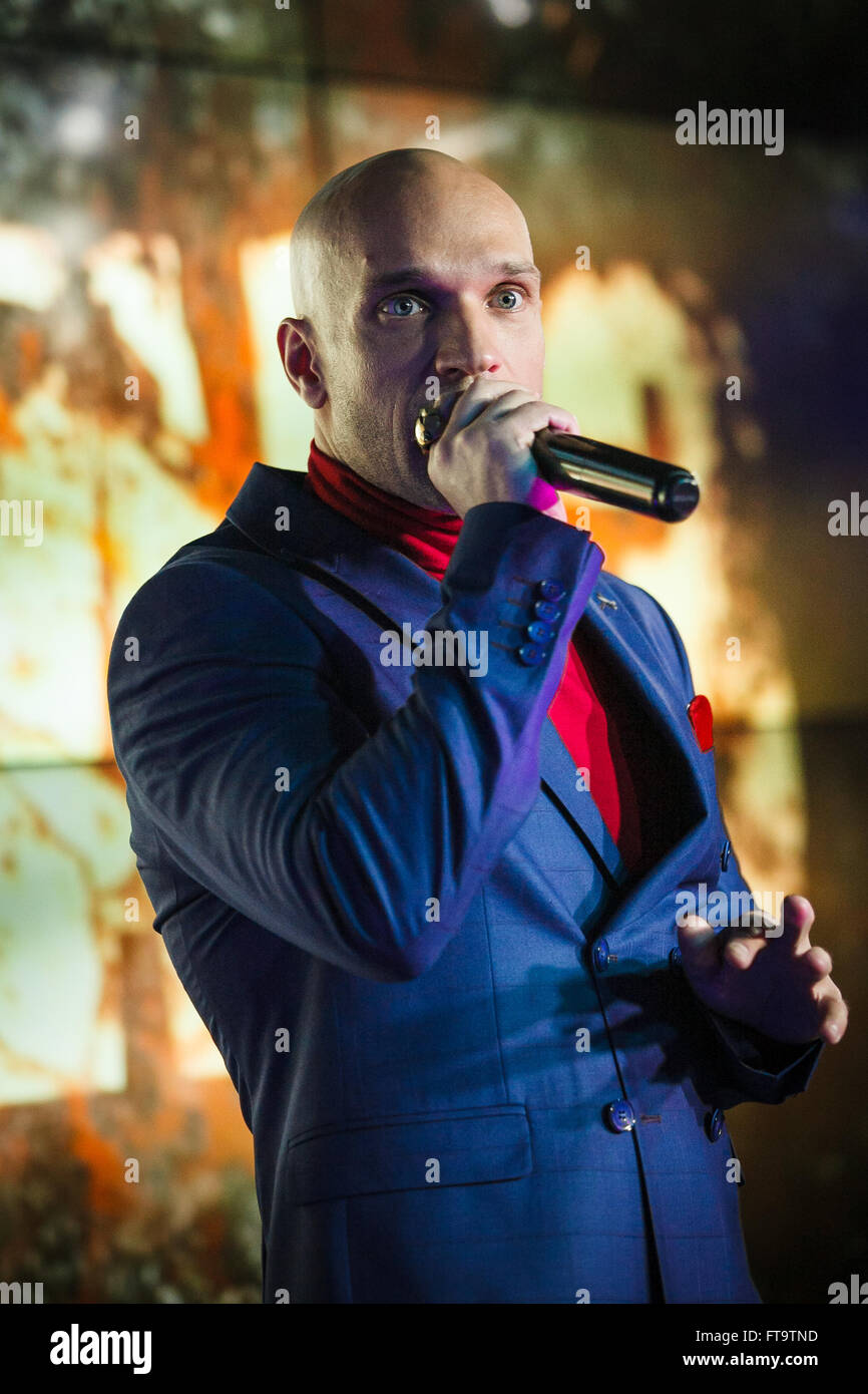 Mosca, Russia - 23 March, 2016 : Presentazione del video musicale su un brano Ukrou (traduzione dal russo: copertina) dalla famosa hip hop cantante Andrey Menšikov noto come Ligalize MC. Evento ha avuto luogo presso il Royal Arbat Bar Foto Stock