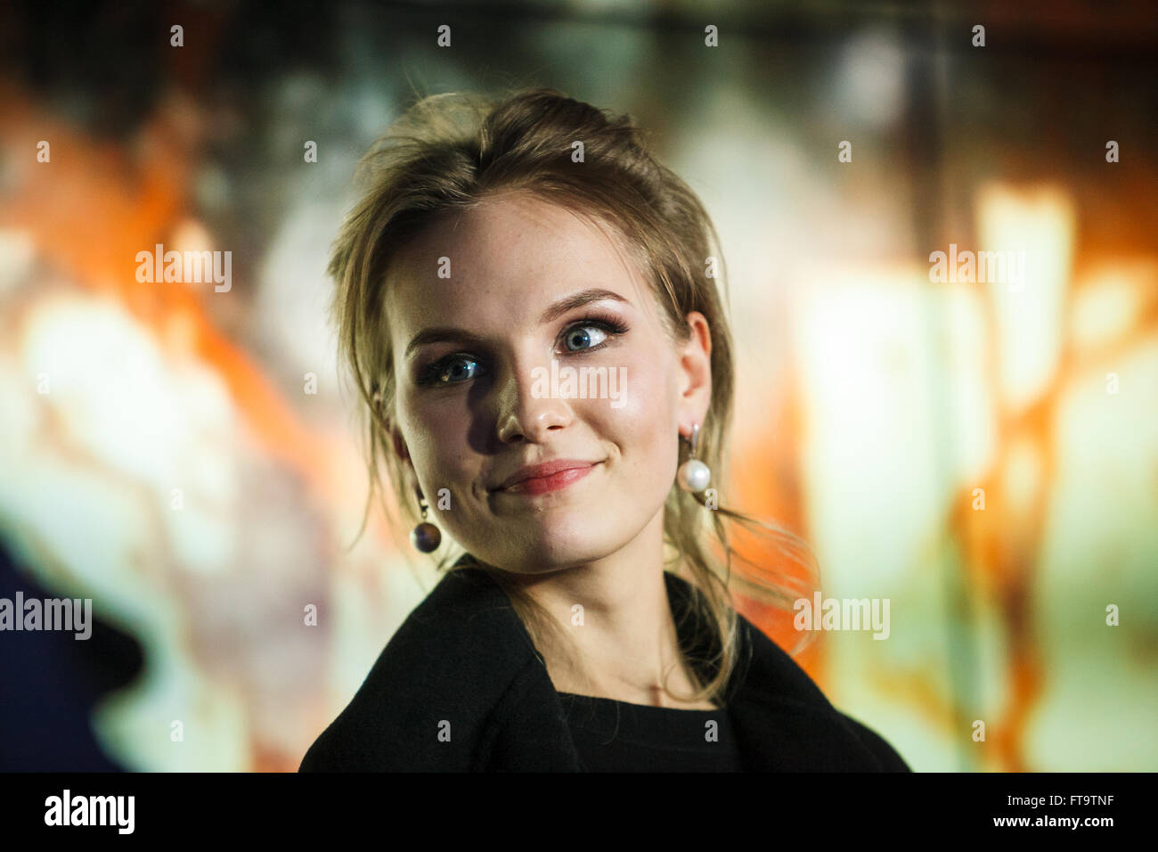 Mosca, Russia - 23 March, 2016 : Attrice Marusya Fomina alla presentazione della sua musica video con la famosa hip hop cantante Andrey Menšikov noto come Ligalize MC. Evento ha avuto luogo presso il Royal Arbat Bar Foto Stock