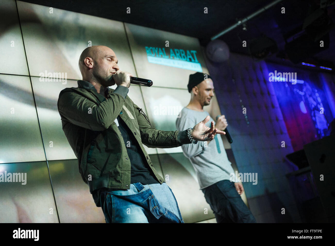 Mosca, Russia - 23 March, 2016 : Presentazione del video musicale su un brano Ukrou (traduzione dal russo: copertina) dalla famosa hip hop cantante Andrey Menšikov noto come Ligalize MC. Evento ha avuto luogo presso il Royal Arbat Bar Foto Stock