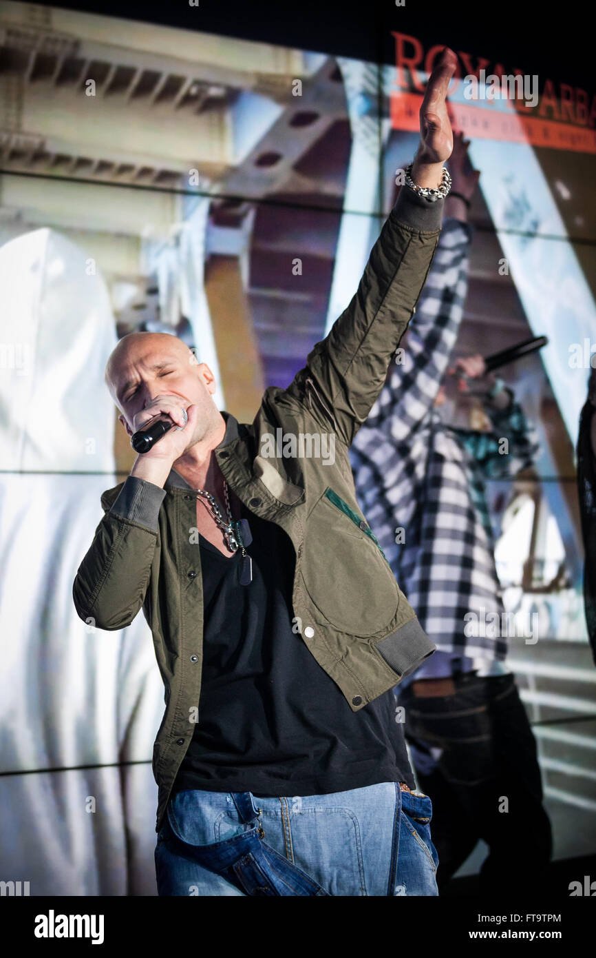 Mosca, Russia - 23 March, 2016 : Presentazione del video musicale su un brano Ukrou (traduzione dal russo: copertina) dalla famosa hip hop cantante Andrey Menšikov noto come Ligalize MC. Evento ha avuto luogo presso il Royal Arbat Bar Foto Stock