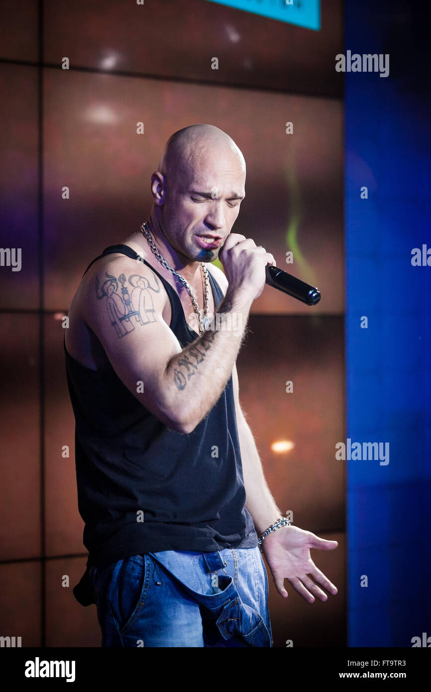 Mosca, Russia - 23 March, 2016 : Presentazione del video musicale su un brano Ukrou (traduzione dal russo: copertina) dalla famosa hip hop cantante Andrey Menšikov noto come Ligalize MC. Evento ha avuto luogo presso il Royal Arbat Bar Foto Stock