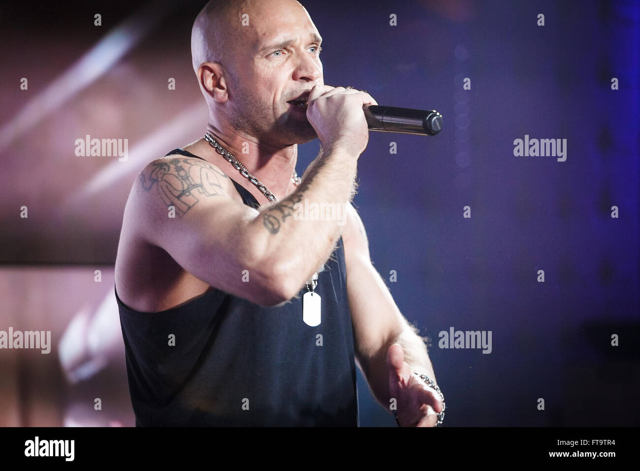 Mosca, Russia - 23 March, 2016 : Presentazione del video musicale su un brano Ukrou (traduzione dal russo: copertina) dalla famosa hip hop cantante Andrey Menšikov noto come Ligalize MC. Evento ha avuto luogo presso il Royal Arbat Bar Foto Stock