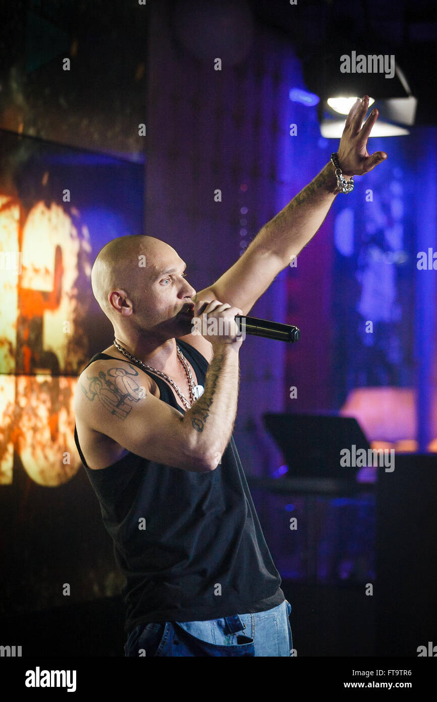 Mosca, Russia - 23 March, 2016 : Presentazione del video musicale su un brano Ukrou (traduzione dal russo: copertina) dalla famosa hip hop cantante Andrey Menšikov noto come Ligalize MC. Evento ha avuto luogo presso il Royal Arbat Bar Foto Stock