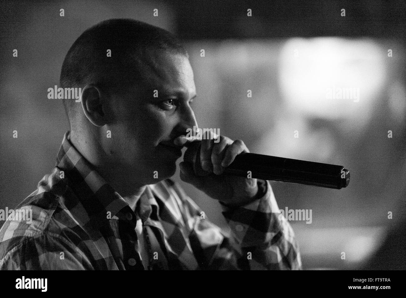 Mosca, Russia - 23 March, 2016 : Presentazione del video musicale su un brano Ukrou (traduzione dal russo: copertina) dalla famosa hip hop cantante Andrey Menšikov noto come Ligalize MC. Evento ha avuto luogo presso il Royal Arbat Bar Foto Stock