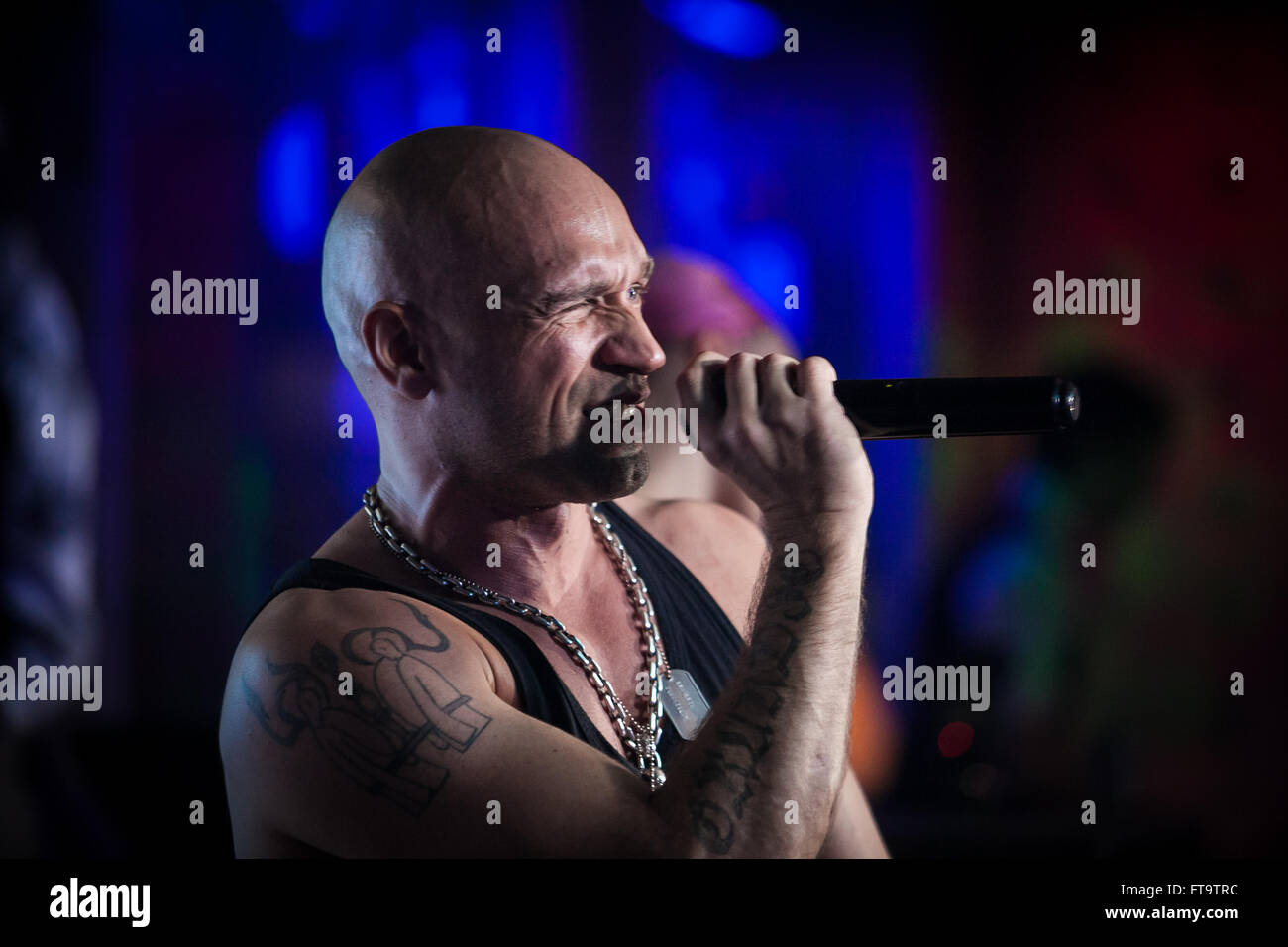 Mosca, Russia - 23 March, 2016 : Presentazione del video musicale su un brano Ukrou (traduzione dal russo: copertina) dalla famosa hip hop cantante Andrey Menšikov noto come Ligalize MC. Evento ha avuto luogo presso il Royal Arbat Bar Foto Stock