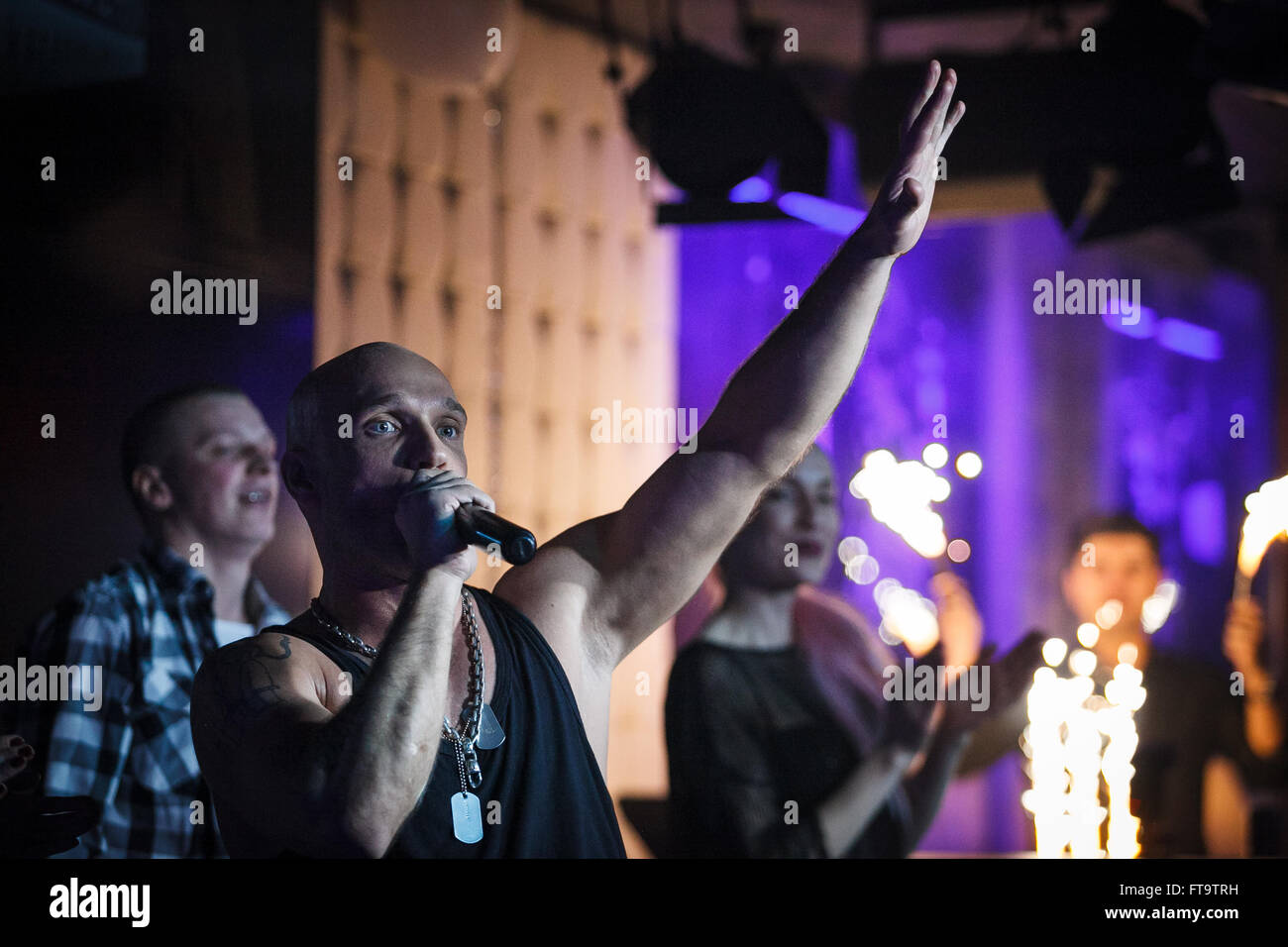 Mosca, Russia - 23 March, 2016 : Presentazione del video musicale su un brano Ukrou (traduzione dal russo: copertina) dalla famosa hip hop cantante Andrey Menšikov noto come Ligalize MC. Evento ha avuto luogo presso il Royal Arbat Bar Foto Stock